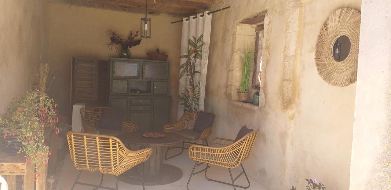 Logis De Bois Roche Villa Saint-Bonnet-sur-Gironde Bagian luar foto