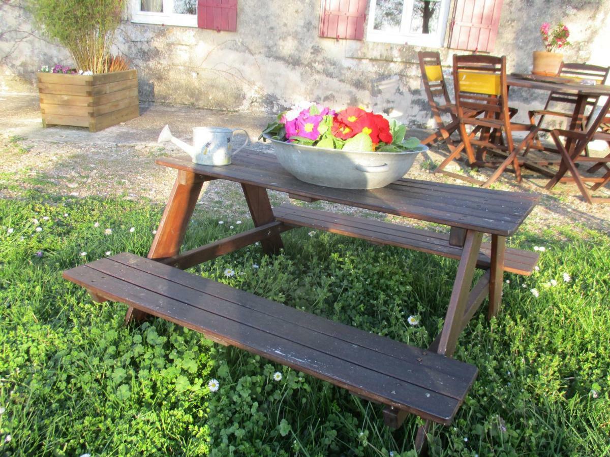 Logis De Bois Roche Villa Saint-Bonnet-sur-Gironde Bagian luar foto