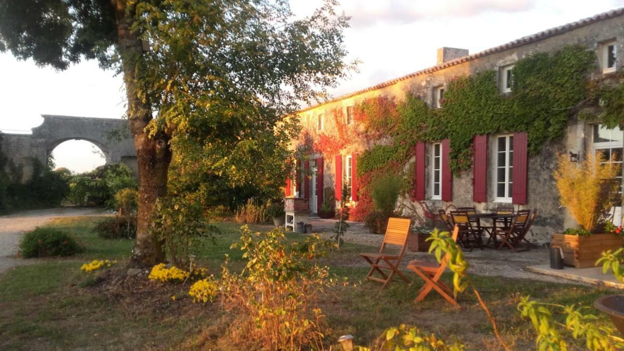 Logis De Bois Roche Villa Saint-Bonnet-sur-Gironde Bagian luar foto